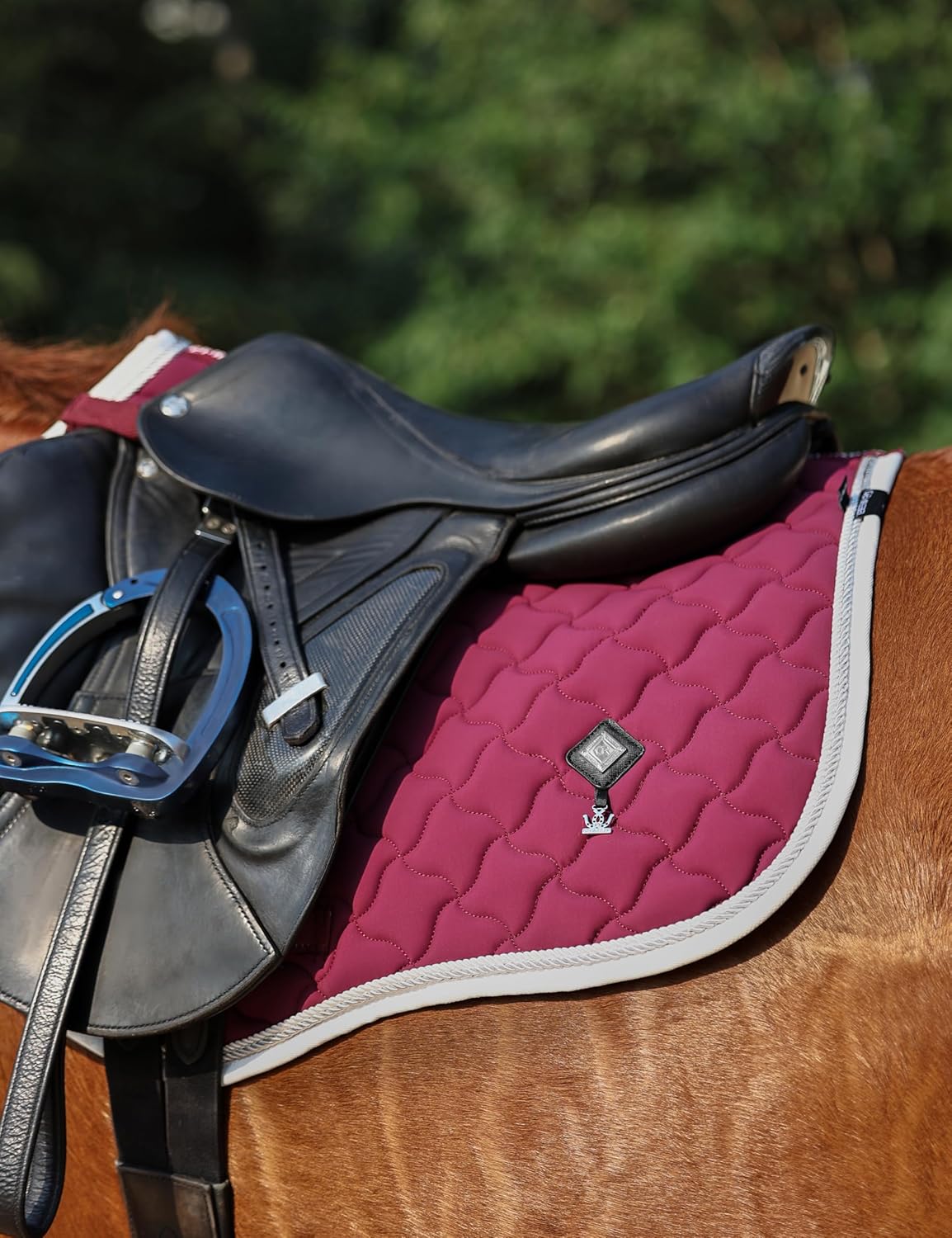 Close Contact Non-Slip Design Horse Riding Pad Moisture-Wicking Shock Absorbing English Saddle Pad for Horses